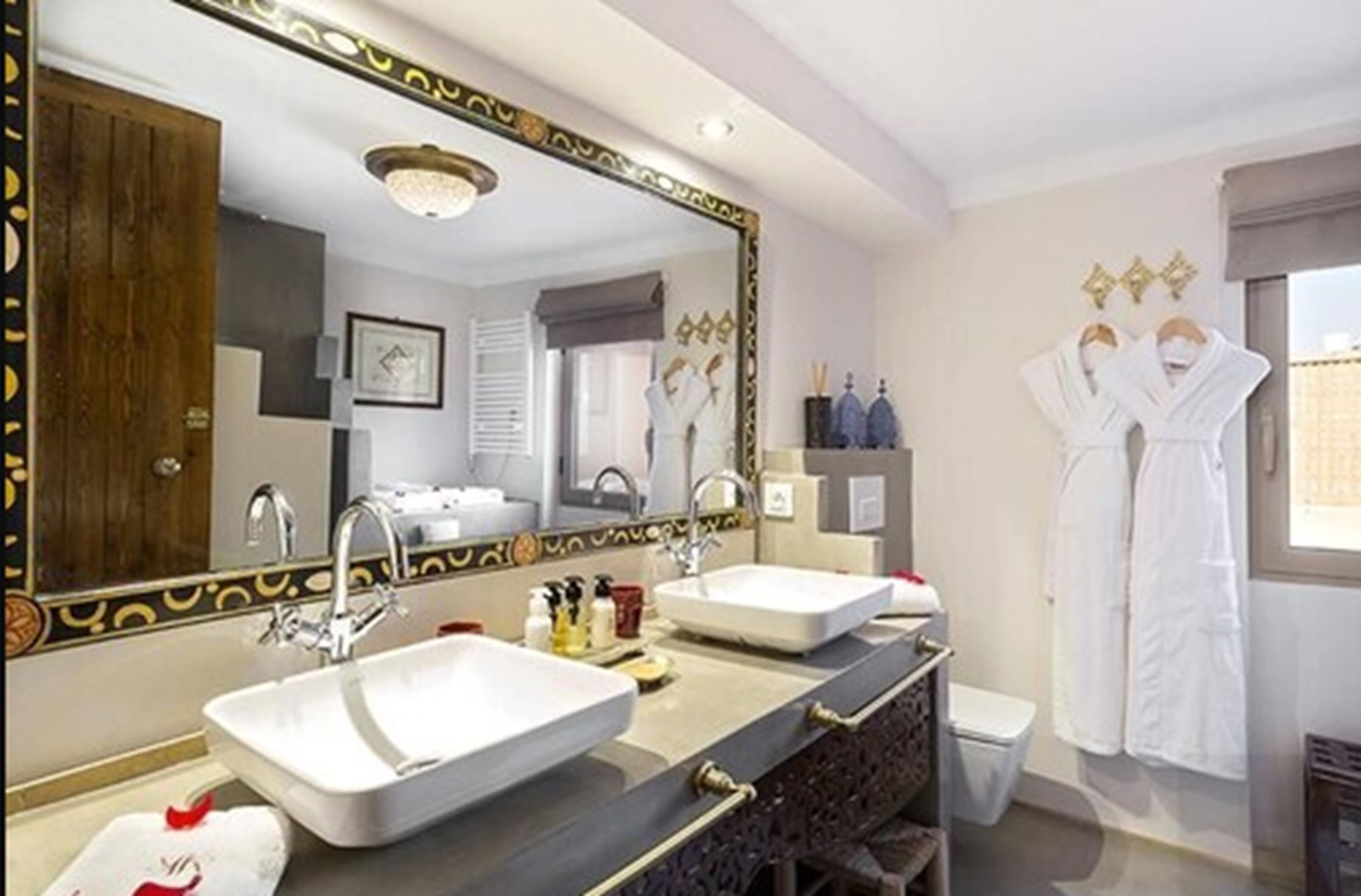 deluxe double or twin room | bathroom | shower, free toiletries, hair dryer, bathrobes