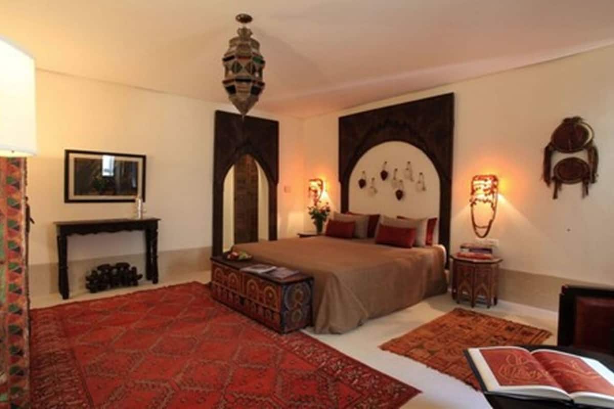 Junior suite | Luxe beddengoed, een kluis op de kamer, verduisterende gordijnen