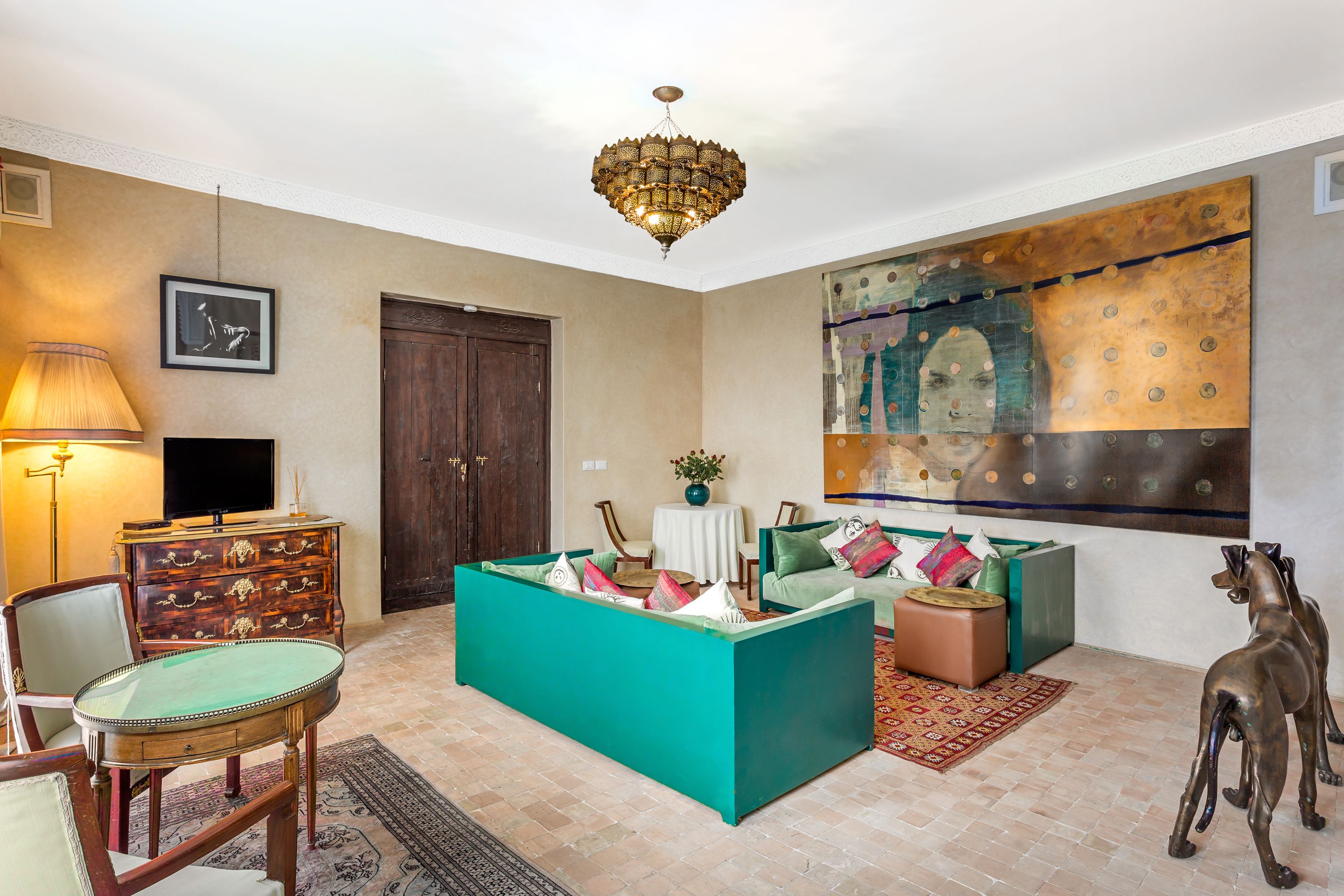 royal suite | living area