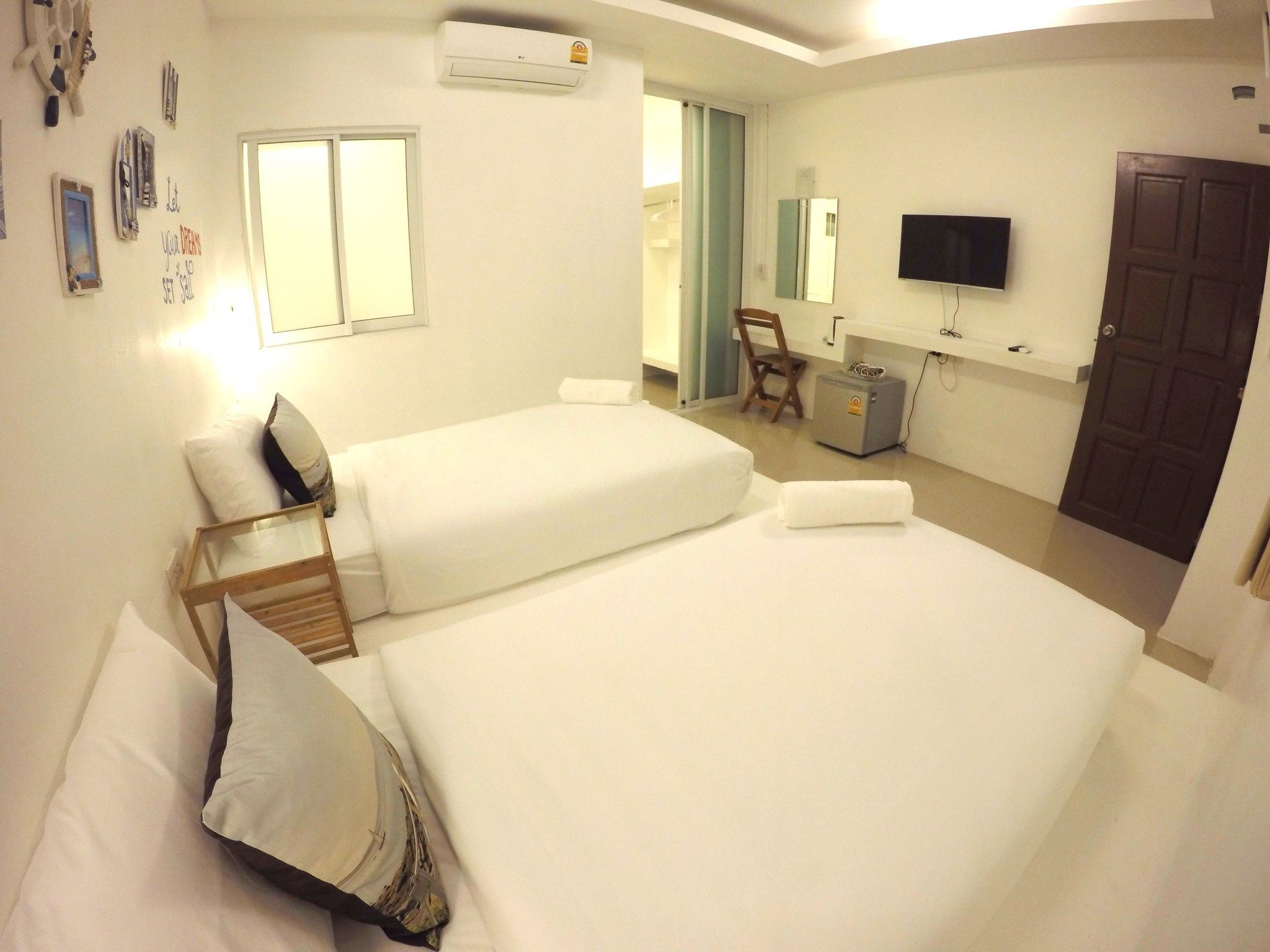 superior room | minibar, in-room safe, desk, free wifi