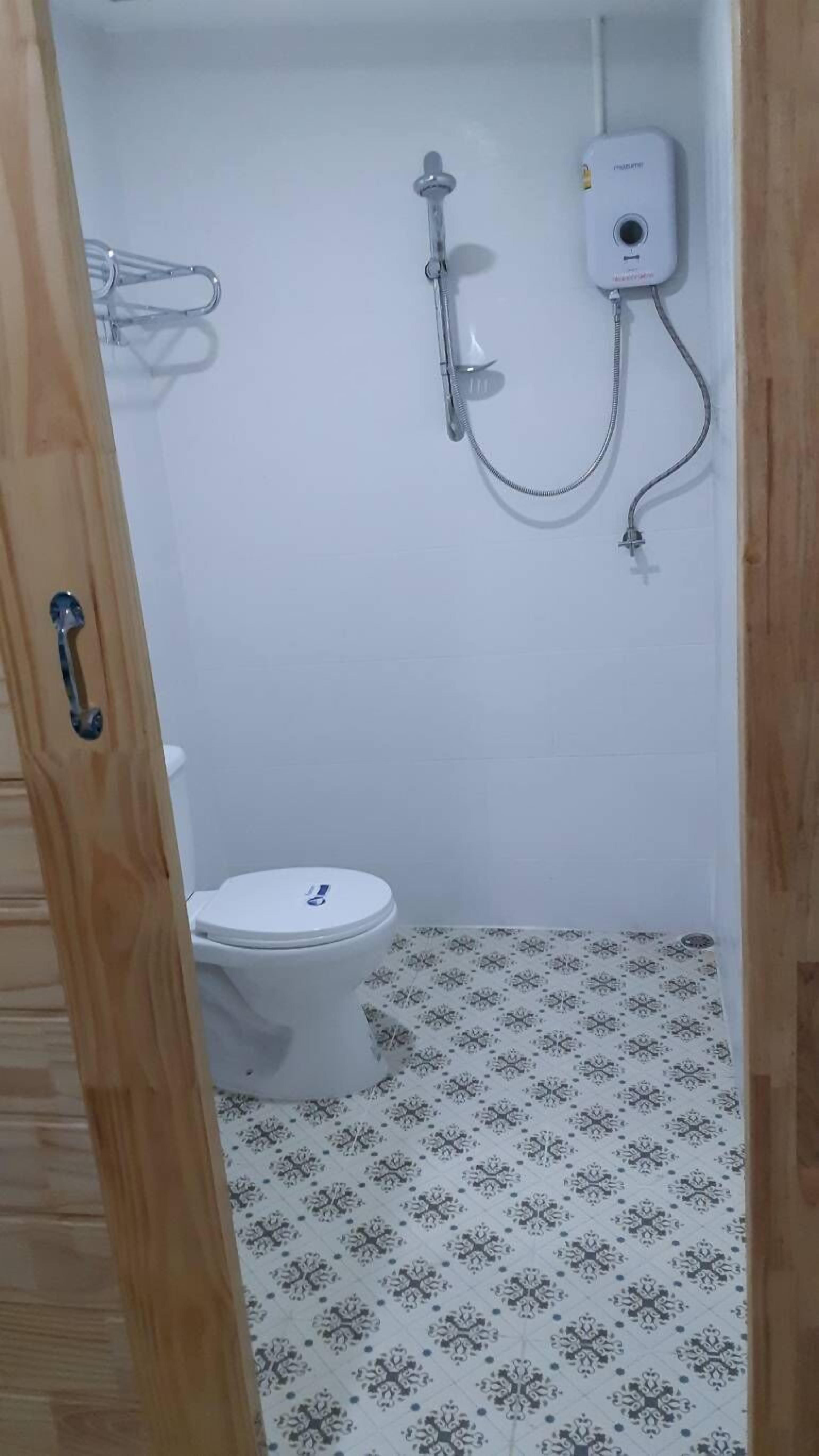 4 bed dormitory  | bathroom | shower, free toiletries, hair dryer, towels