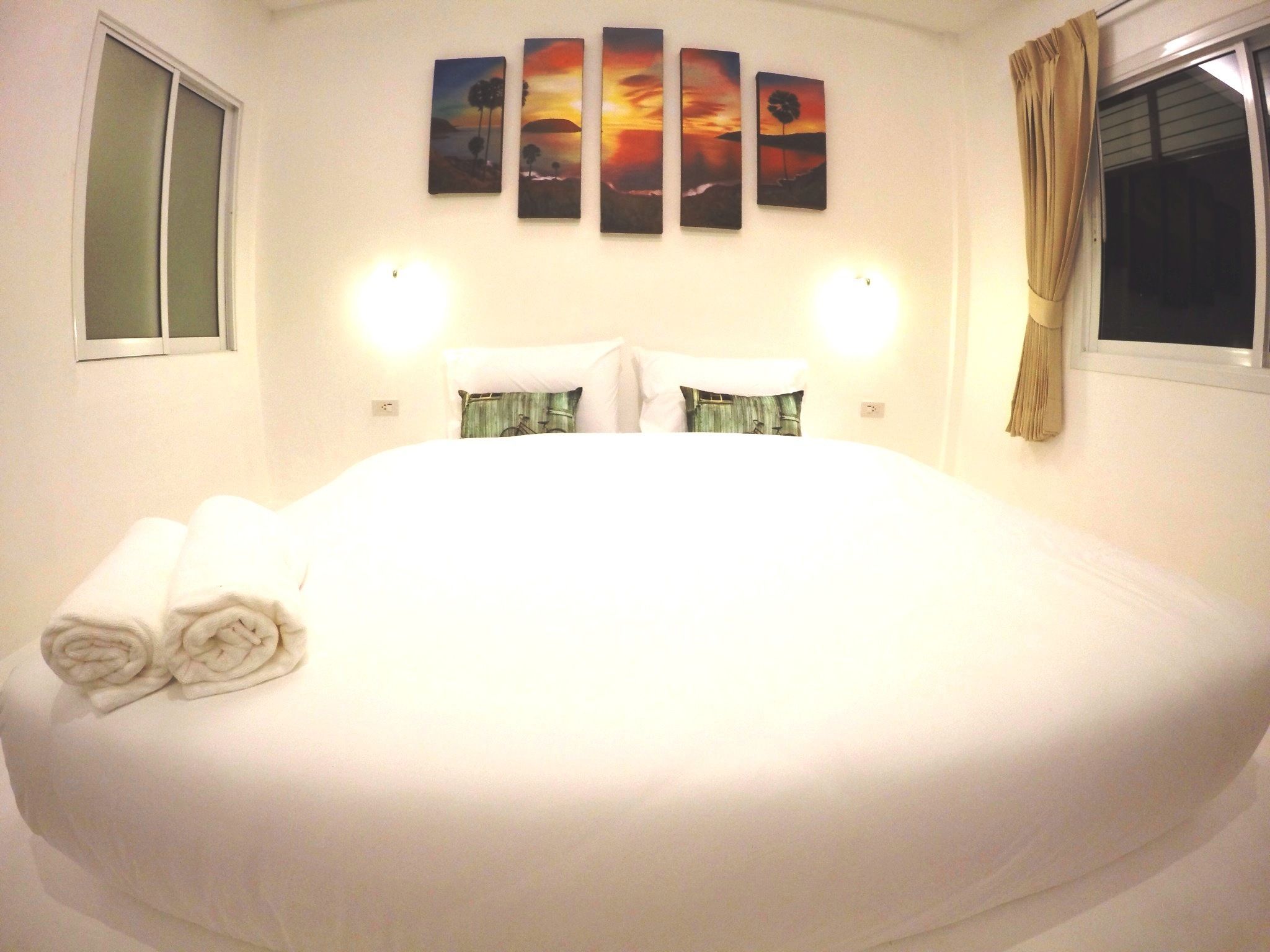 standard room | minibar, in-room safe, desk, free wifi