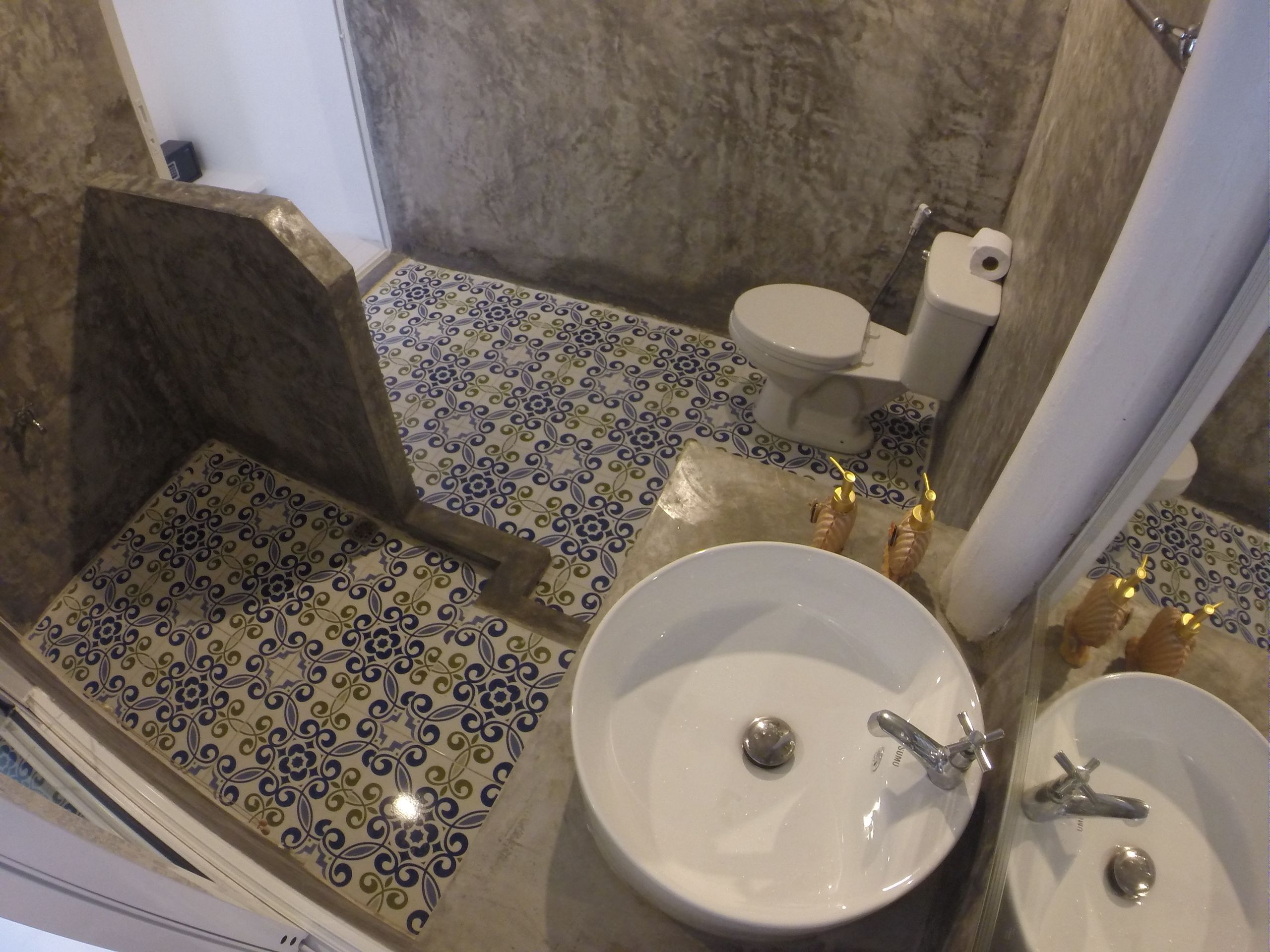 superior room | minibar, in-room safe, desk, free wifi