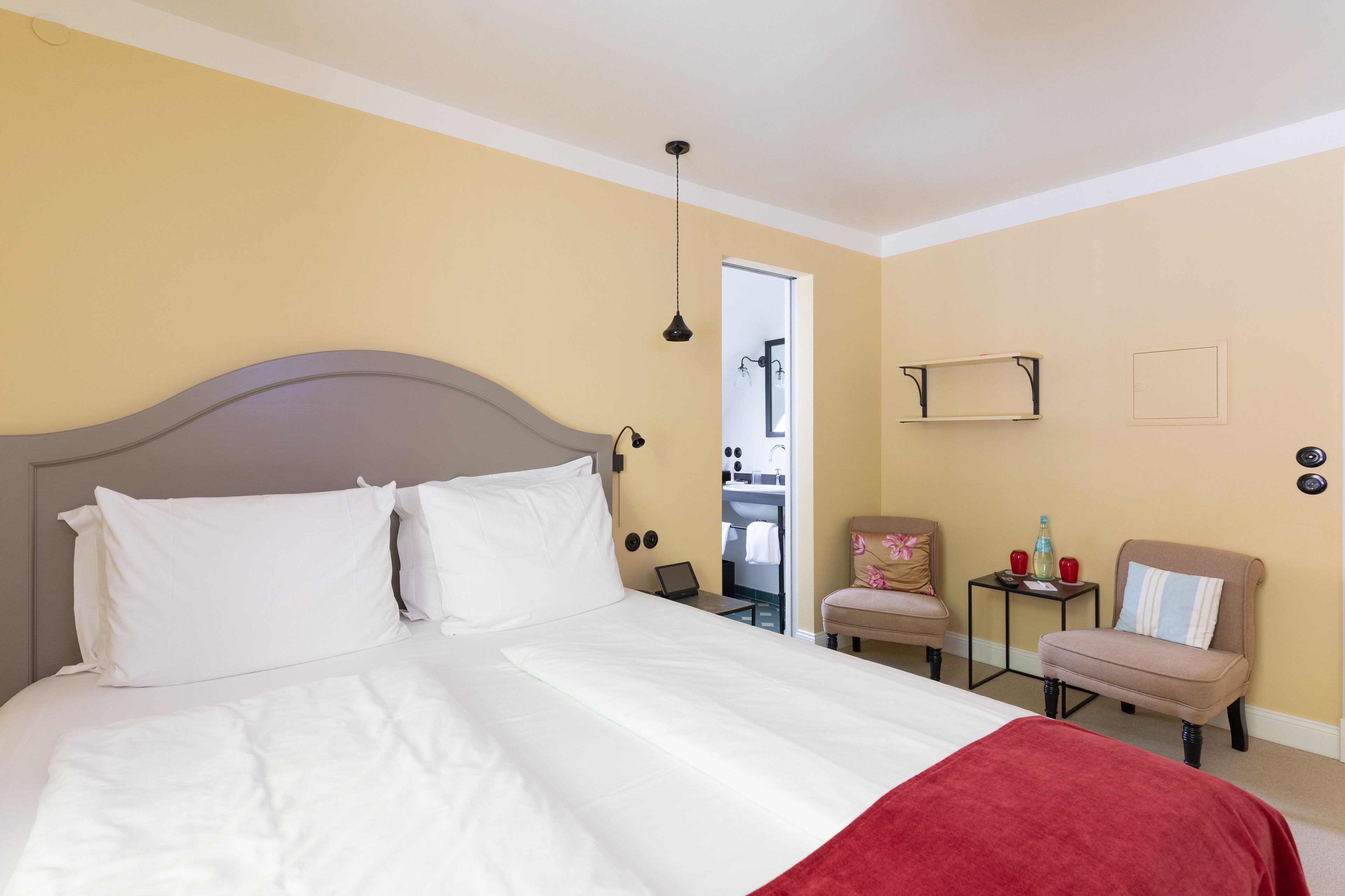 comfort double room (incl. afternoon tea and entrance to museum) | 1 bedroom, hypo-allergenic bedding, individually decorated