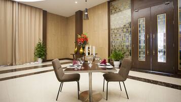 Se sirven desayunos, almuerzos, cenas y cocina internacional