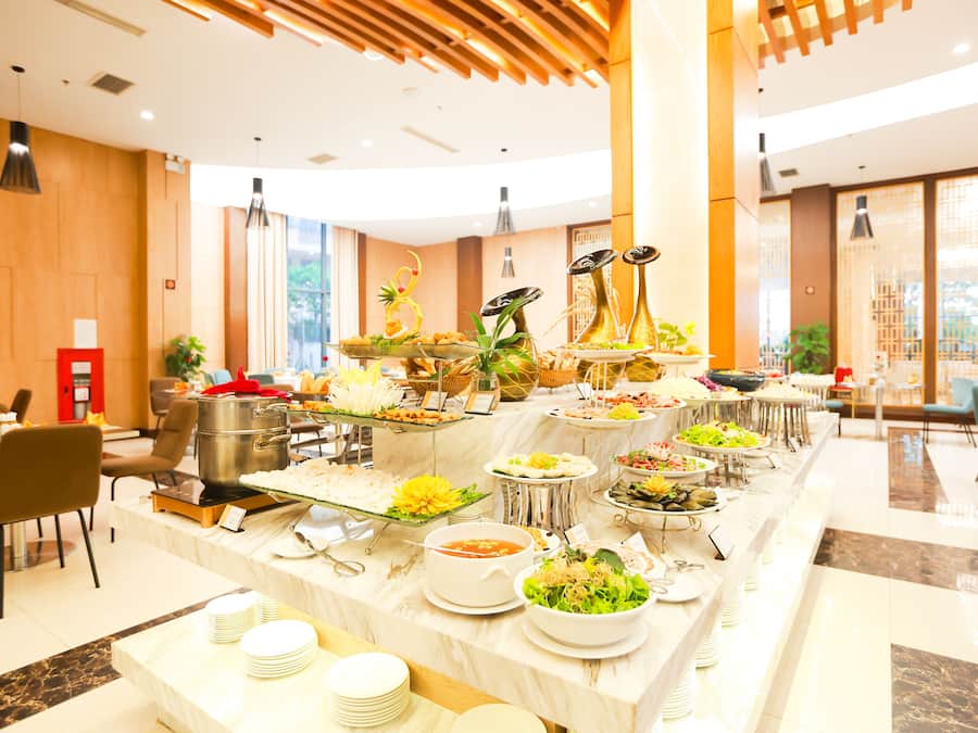 Breakfast, lunch, dinner served; international cuisine