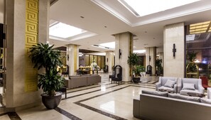 Coin salon dans le hall