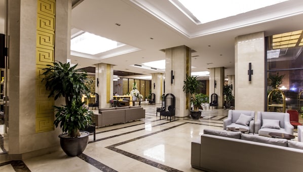 Coin salon dans le hall