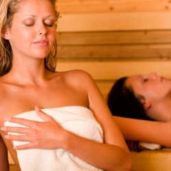 Sauna, tina de hidromasaje, baño de vapor y tratamientos corporales