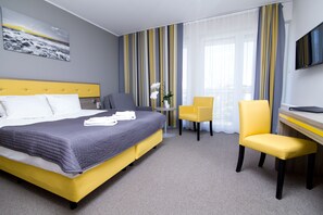 Dobbelt- eller tomannsrom | Sengetøy av topp kvalitet, safe på rommet og skrivebord