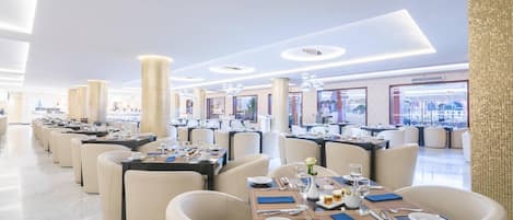 4 restaurants, breakfast, lunch, dinner served; international cuisine