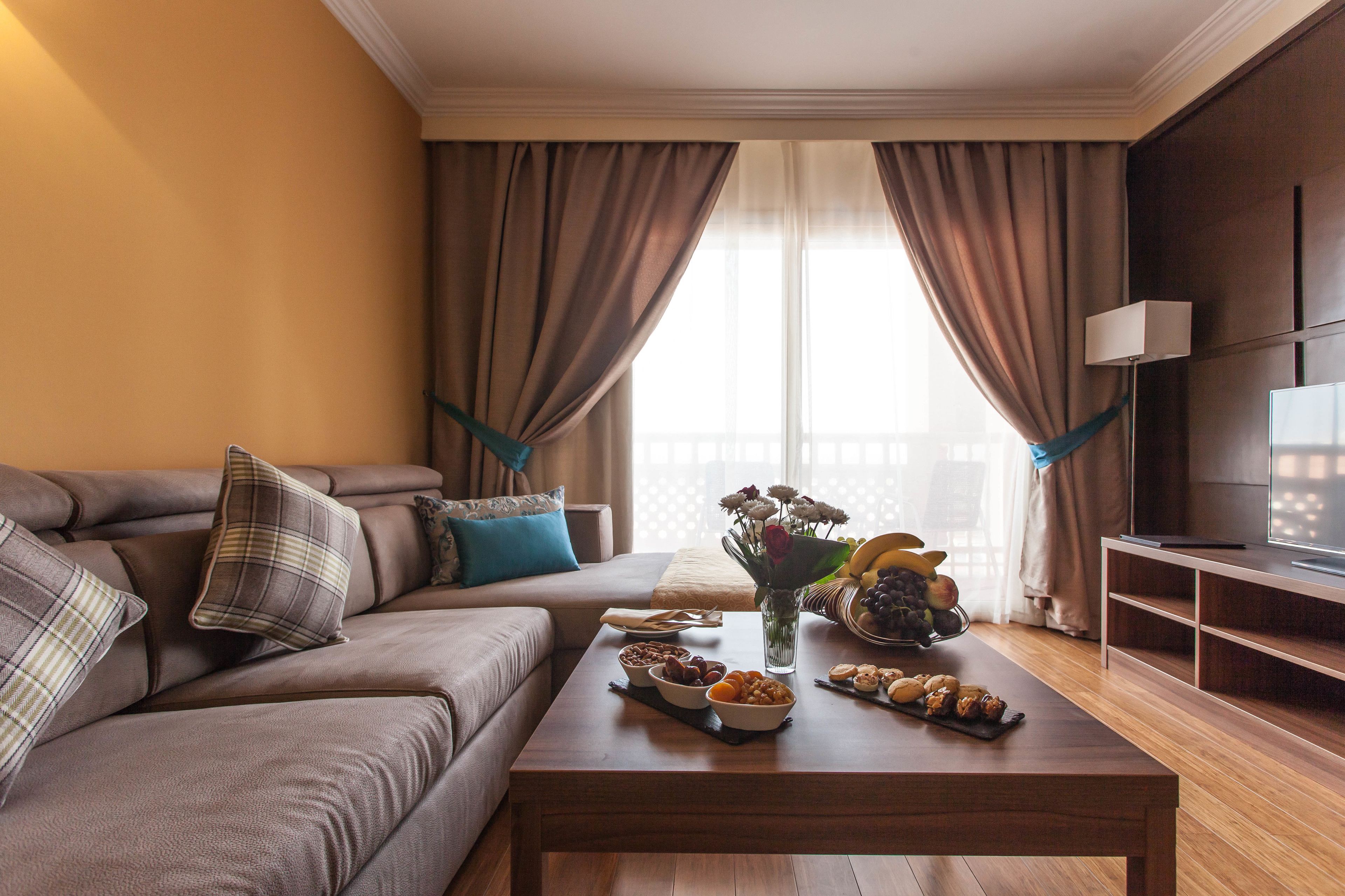 Ropa de cama de alta calidad, minibar, caja fuerte y cortinas opacas