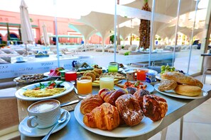 4 restaurants, spécialités Cuisine internationale