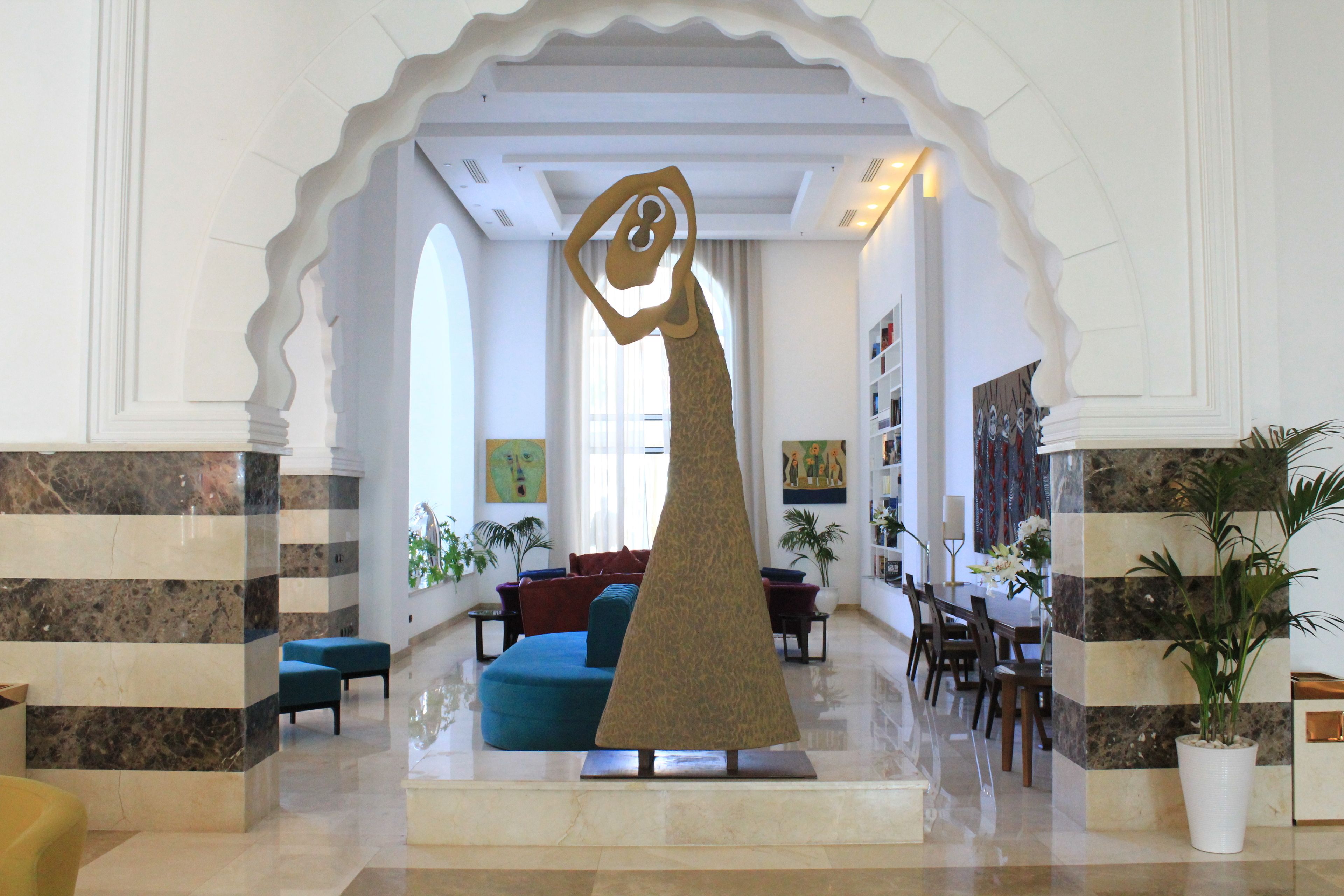 4 bars/lounges, piano bar