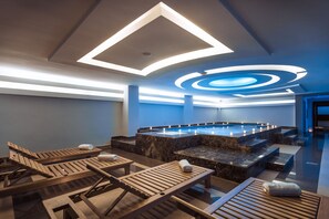 Sauna, bain Ă remous, hammam, soins corporels, enveloppements corporels