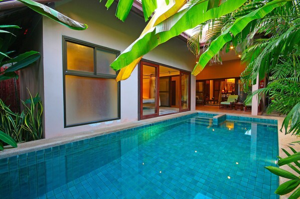 Hồ bơi trong nhà, hồ bơi ngoài trời 