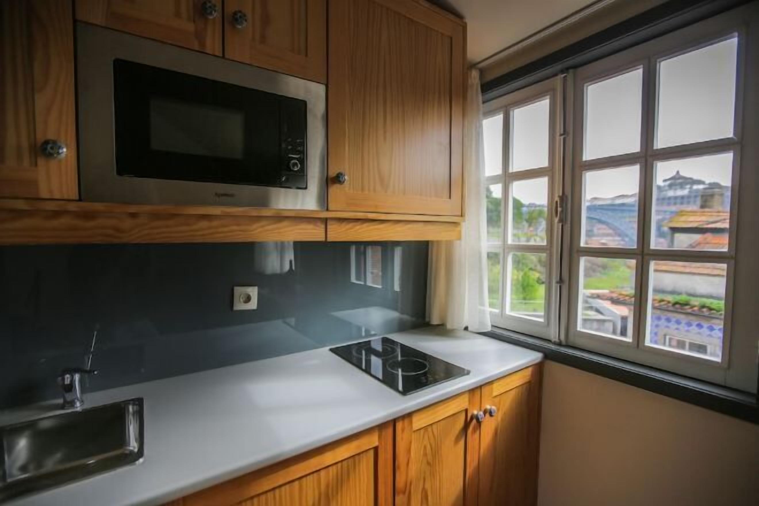 Cocina privada | Refrigerador, microondas, parrilla de estufa y lavavajillas 