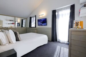 Standard Room, 4 Bedrooms, Mountain View | In-room safe, desk, laptop workspace, free WiFi