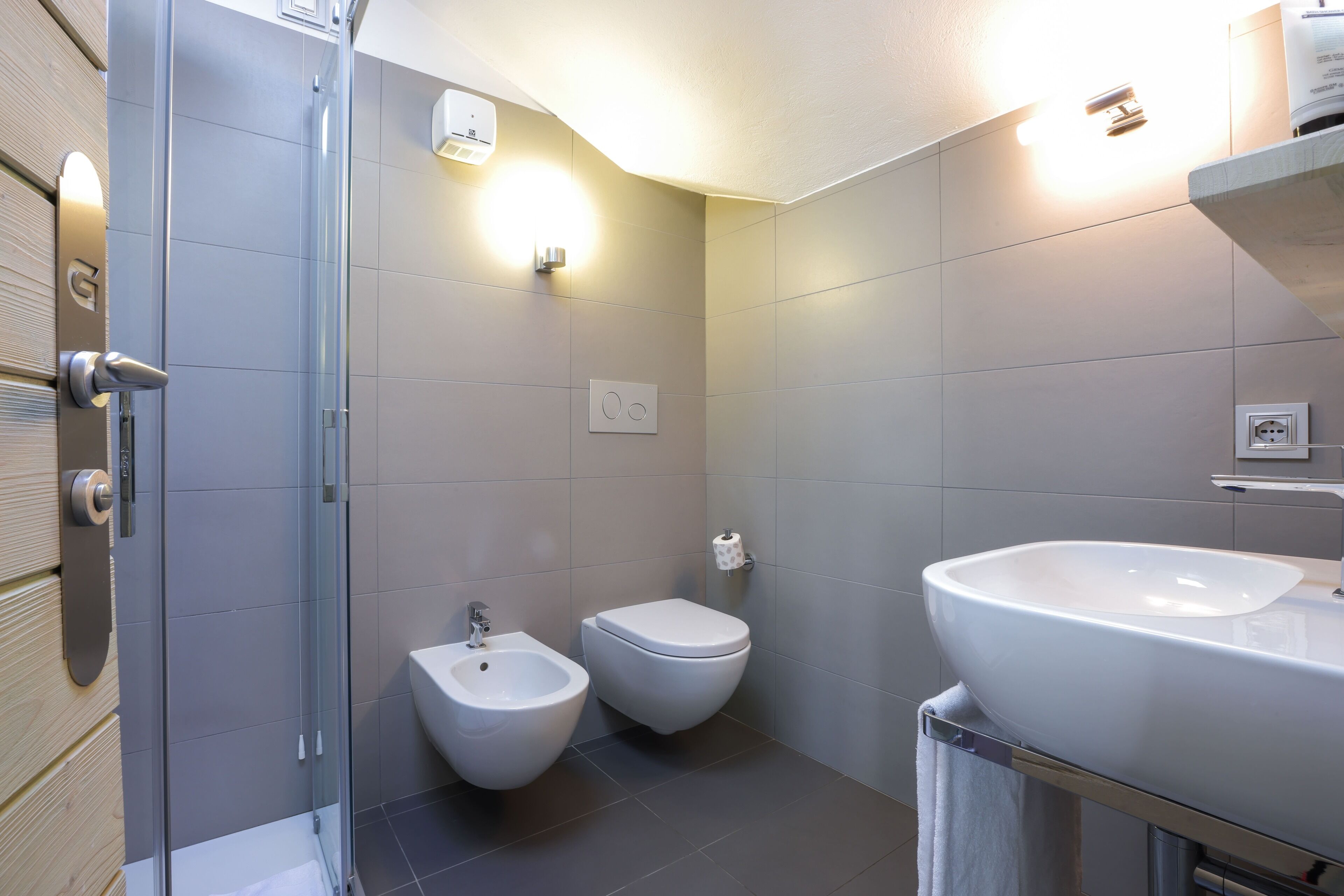 standard room, 4 bedrooms, mountain view | bathroom | shower, free toiletries, hair dryer, slippers