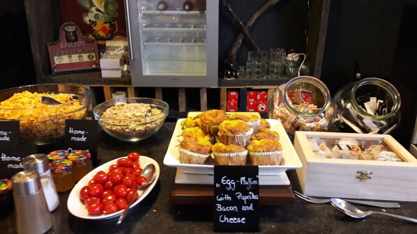 Desayuno buffet (EUR 10 por persona)