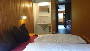 2 bedrooms, premium bedding, minibar, blackout drapes