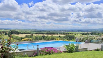 Outdoor pool, pool loungers