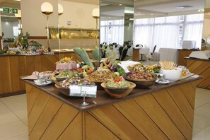 Daily buffet breakfast (EUR 7.50 per person) - Oriana Hotel (St. Paul's Bay)