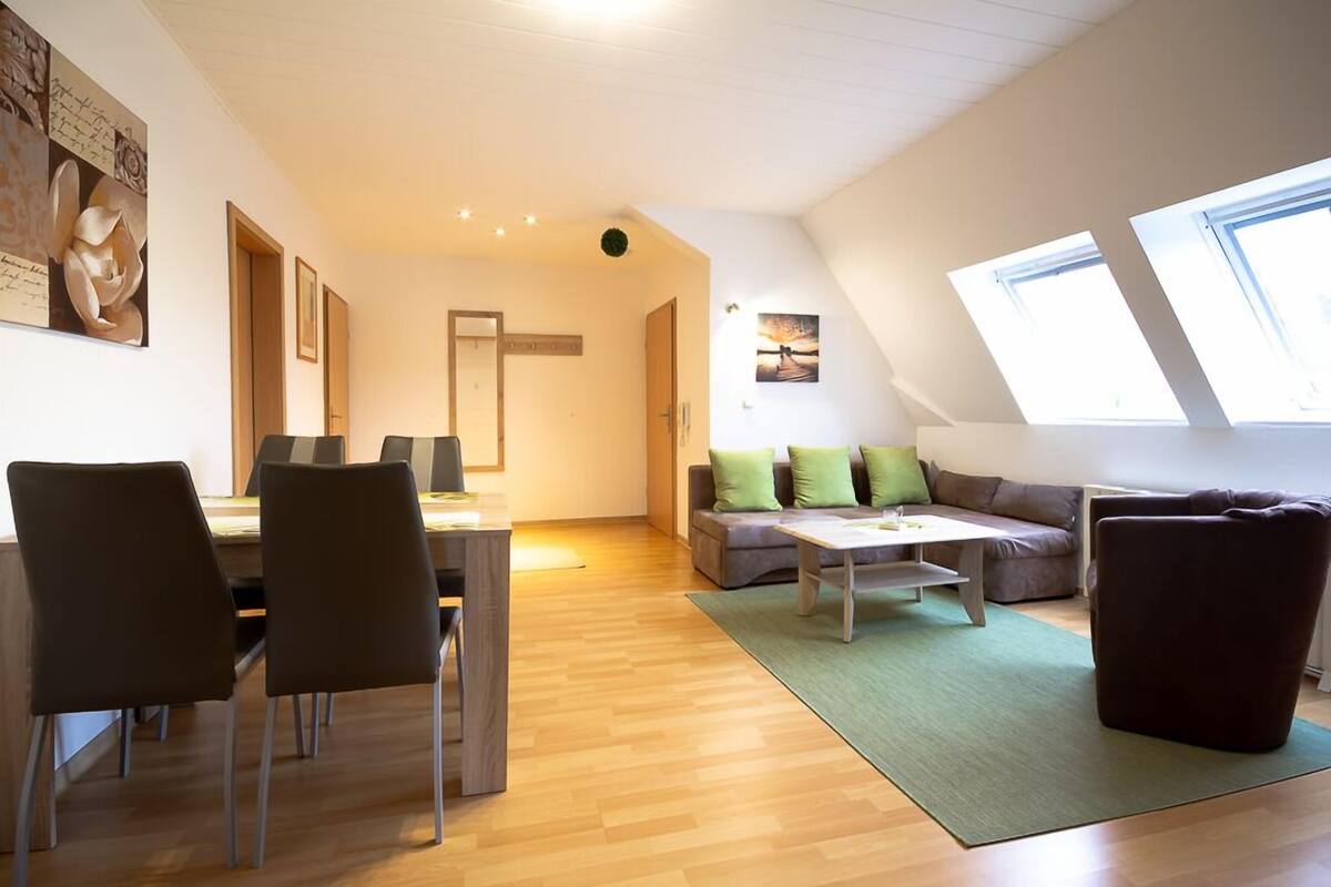 Familieleilighet | Oppholdsområde | En 32-tommers Flatskjerm-TV med kabel-kanaler