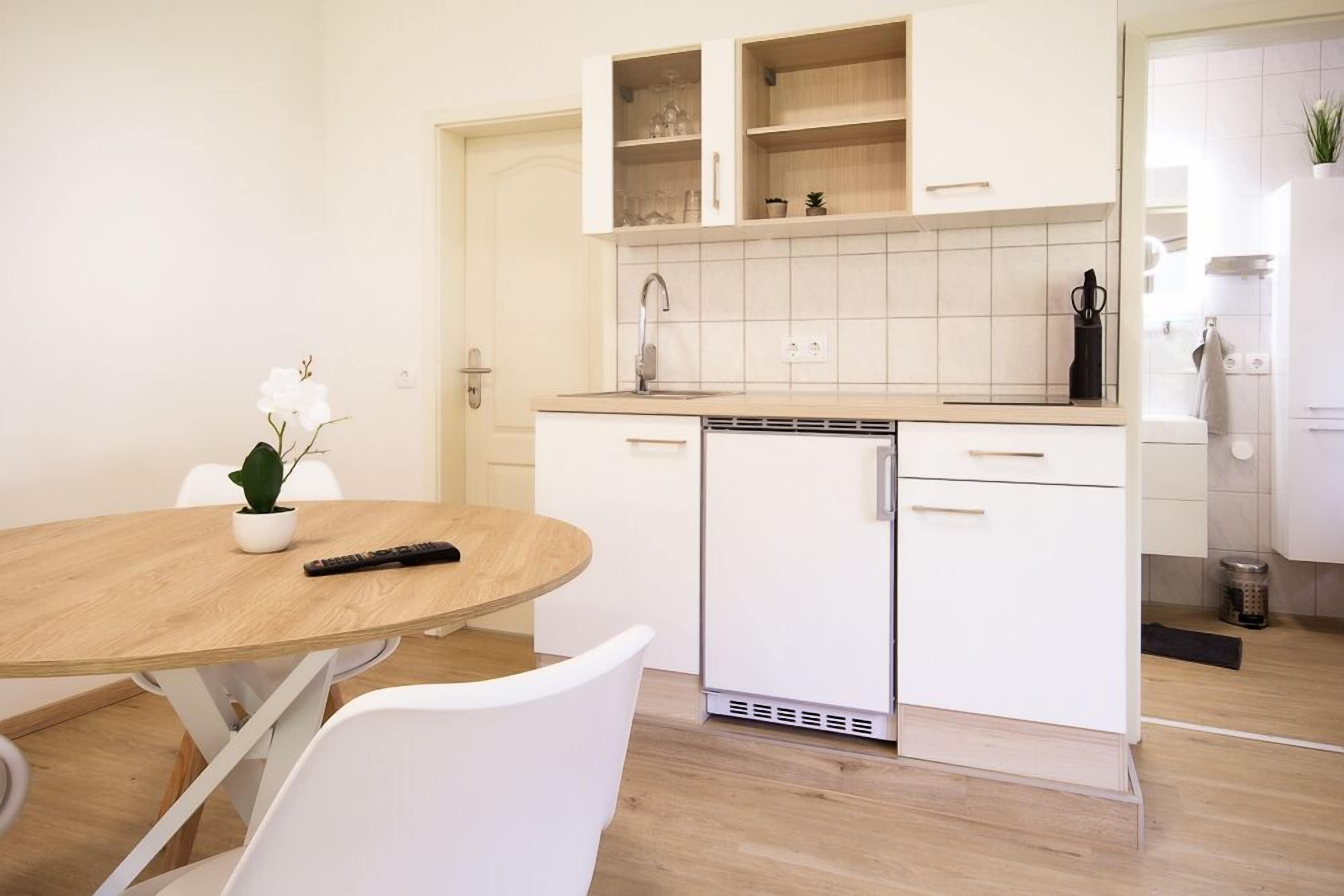 comfort double room | private kitchen | fridge, stovetop, electric kettle, toaster