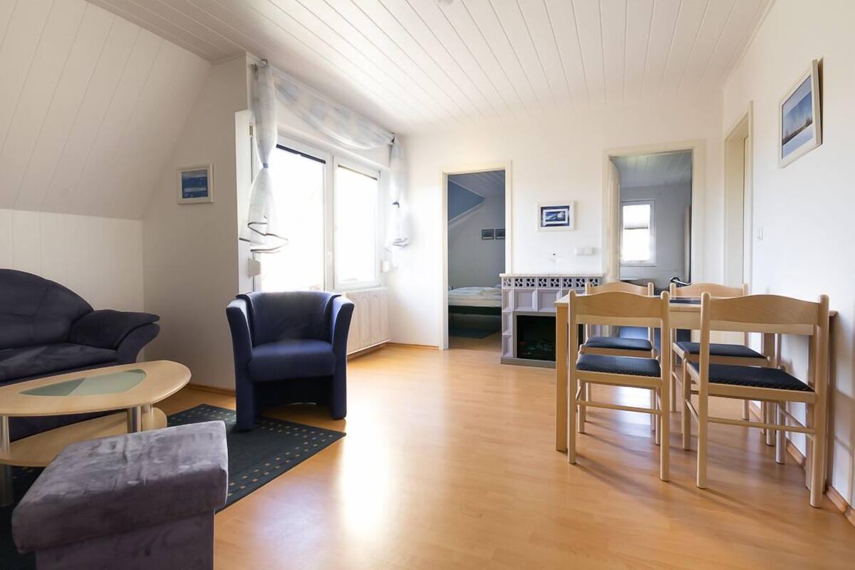 Familieleilighet | Oppholdsområde | En 32-tommers Flatskjerm-TV med kabel-kanaler