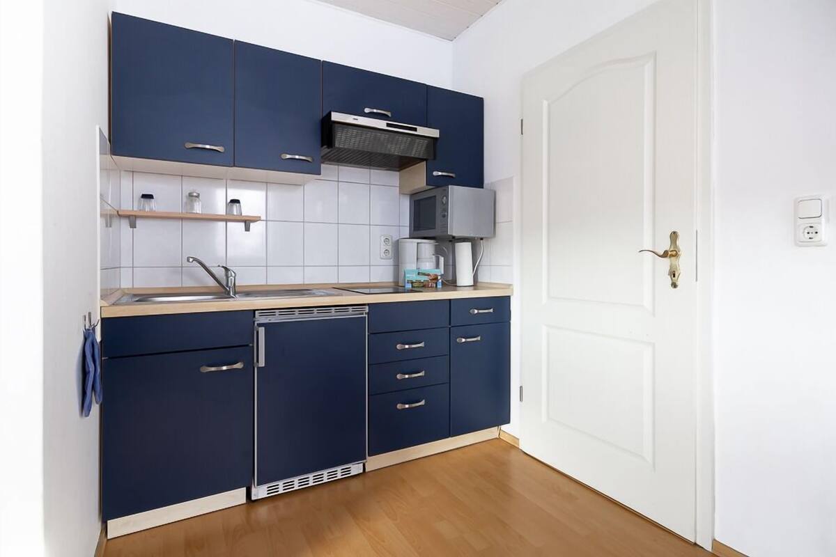 family apartment | private kitchen | fridge, stovetop, electric kettle, toaster