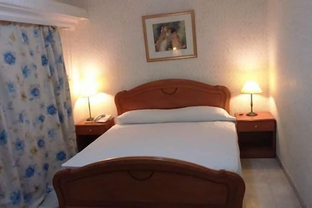 Minibar, caja fuerte, wifi gratis