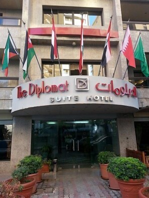 Property entrance - The Diplomat Suite Hotel (Beirut)