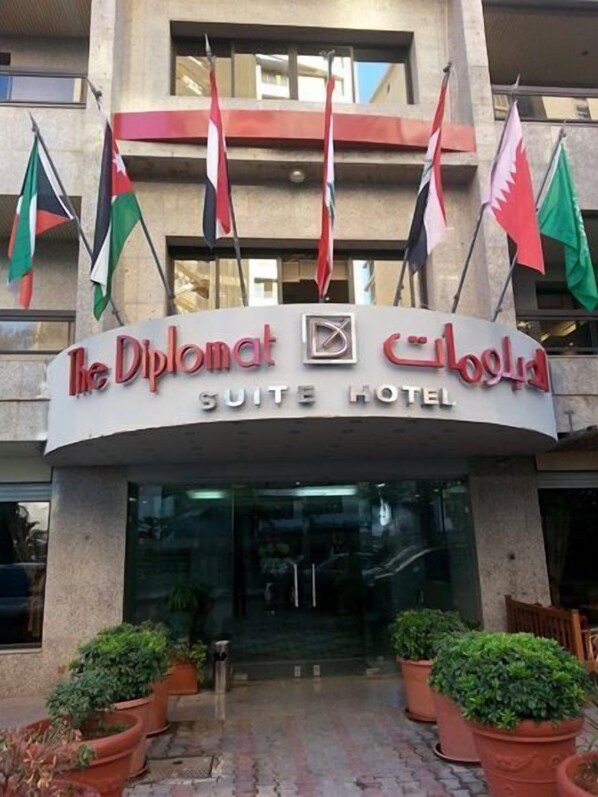 Property entrance - The Diplomat Suite Hotel (Beirut)