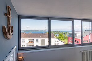 Kamar Double Basic | Seprai antialergi, meja kerja, Wi-Fi gratis, dan seprai linen