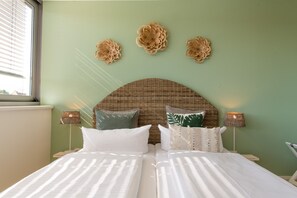 Eenvoudige tweepersoonskamer | Hypoallergeen beddengoed, een bureau, gratis wifi, beddengoed