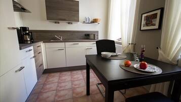 Classic Apartment, 1 Bedroom, Patio, Garden View | In-room dining