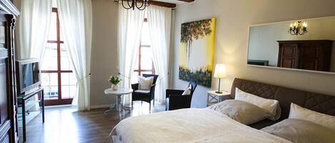 Classic Apartment, 1 Bedroom, Patio, Garden View | 1 bedroom, in-room safe, individually decorated, individually furnished