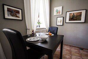 In-room dining - Görlitz Apartment - In der Bütt (Görlitz)