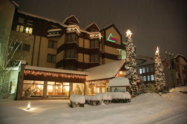 Front of property - evening/night - Hotel Bansko (Bansko)