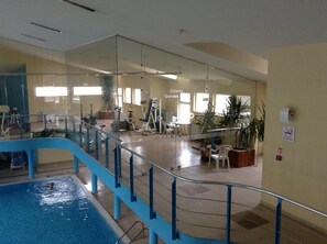 حمام سباحة