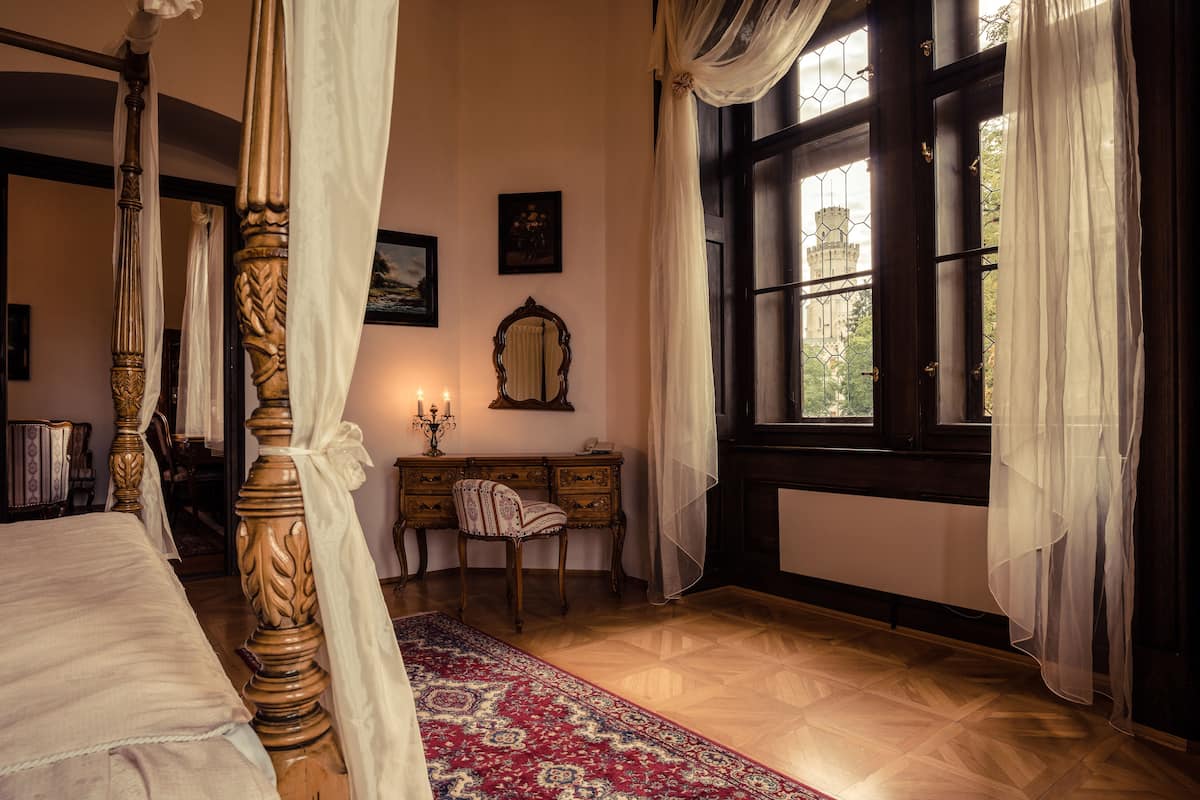 royal suite (with spa access) | minibar, desk, free wifi, bed sheets