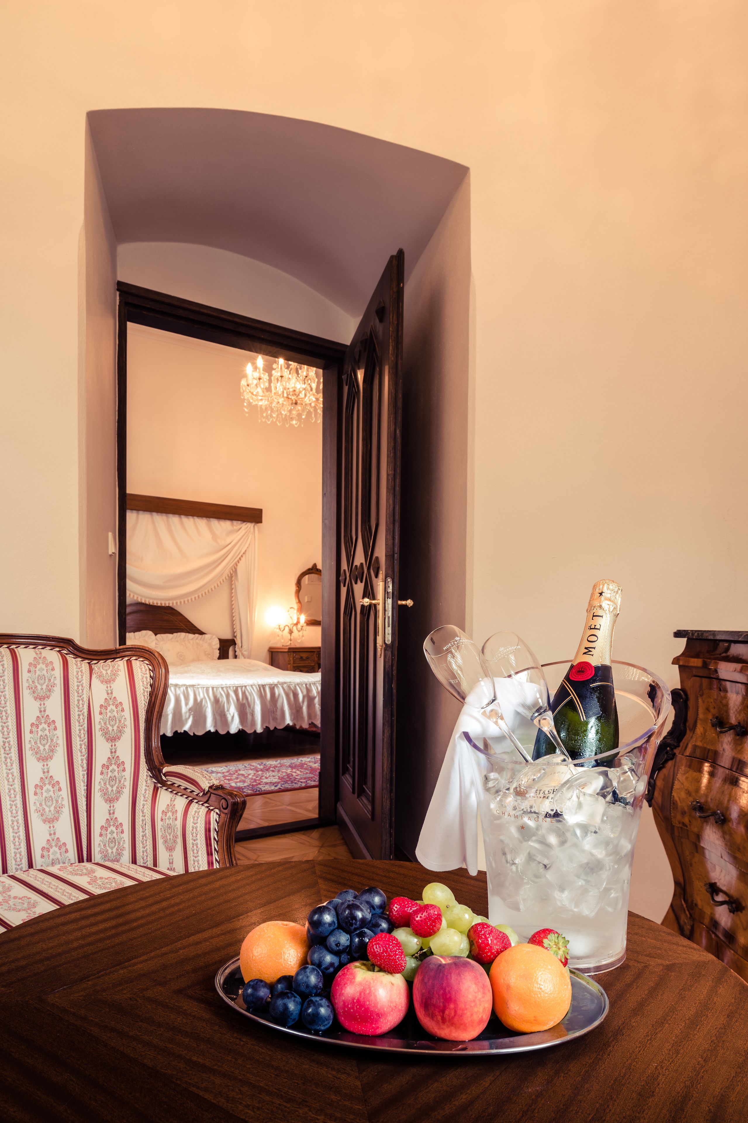 deluxe double or twin room (with spa access) | room service – dining