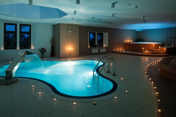 Indoor pool, pool loungers