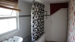 Bathroom - The Plough Inn (Swindon)