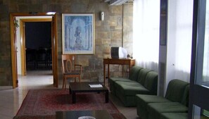 Lobby sitting area - Hotel Sileno (Gela)