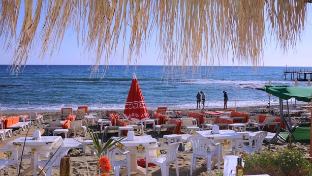 Private beach, sun loungers, beach umbrellas - Emir Fosse Beach (Alanya)