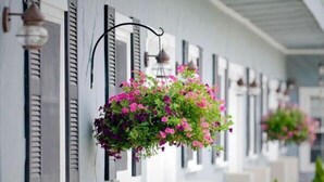Exterior - Santuit Inn (Mashpee)