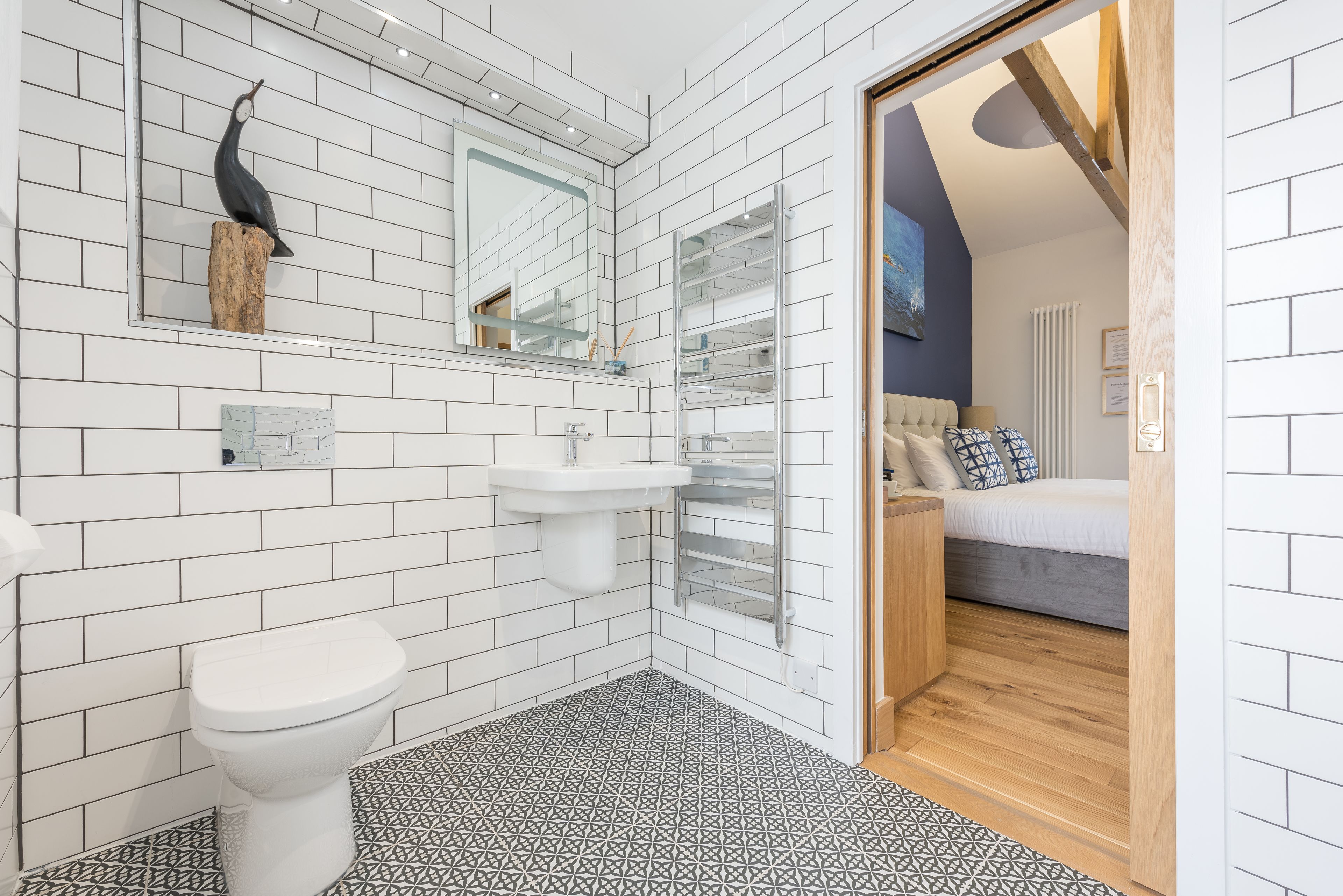 combined shower/bathtub, deep-soaking bathtub, free toiletries