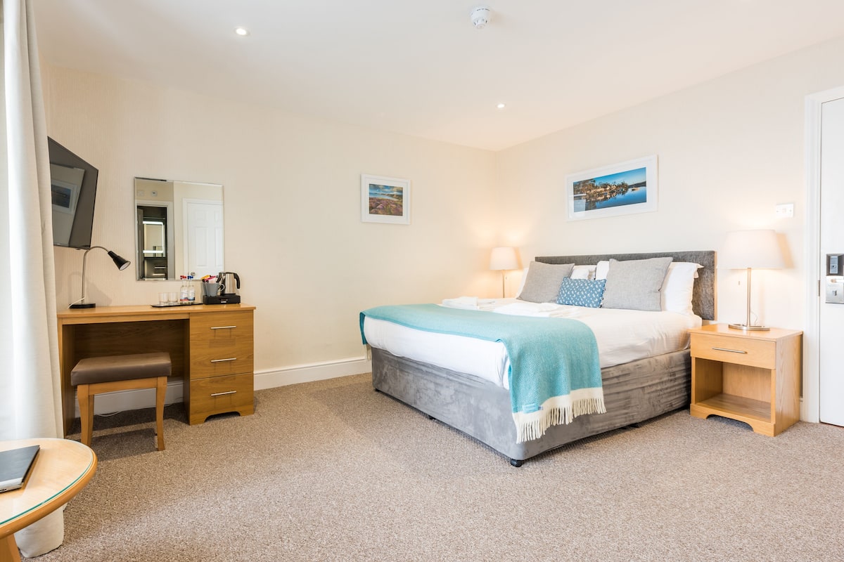 Double Room, Sea View | 1 bedroom, desk, iron/ironing board, free WiFi